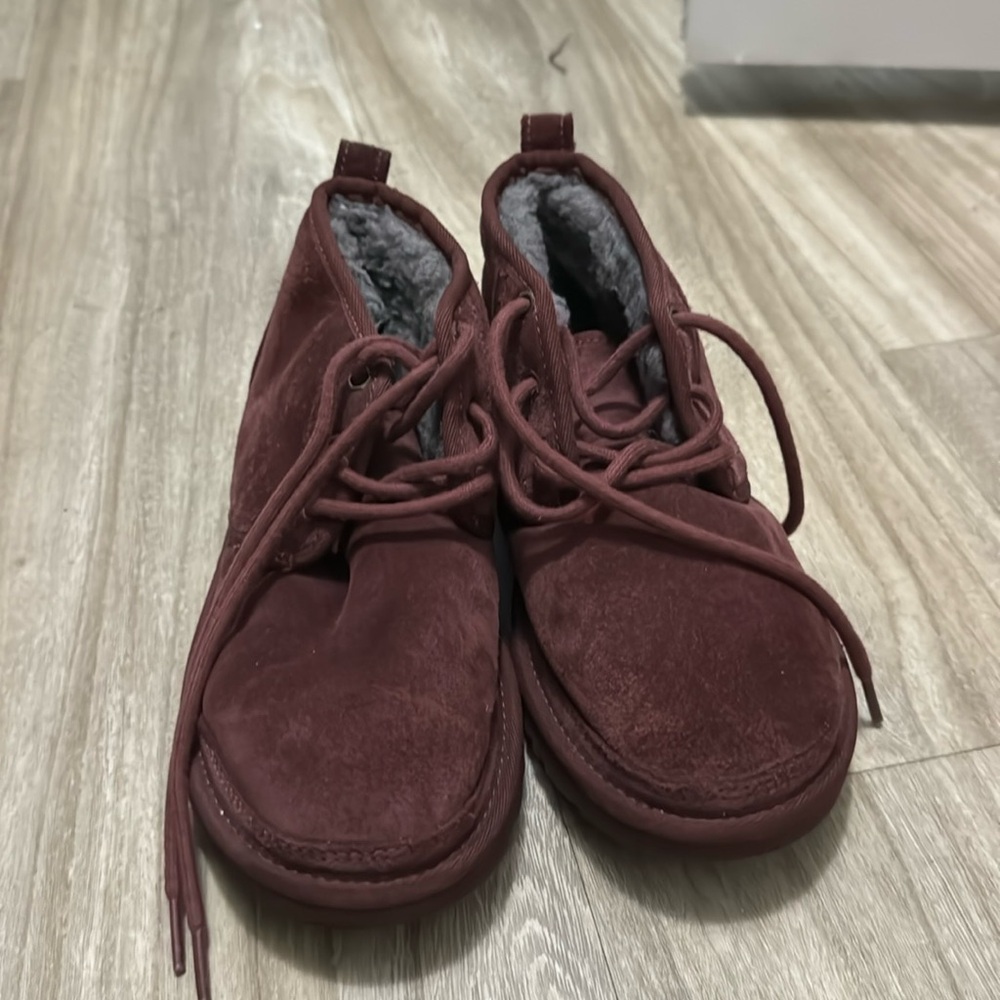 Men’s ugg boots. Can be unisex. Size 5.